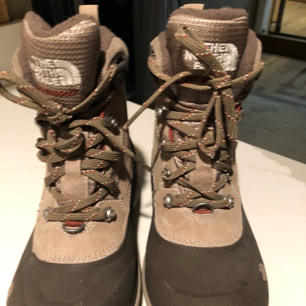 Womens sz6 North Face Snow Boots